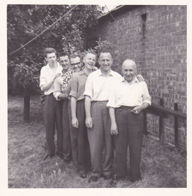 JamesThomas1894_photo family all men